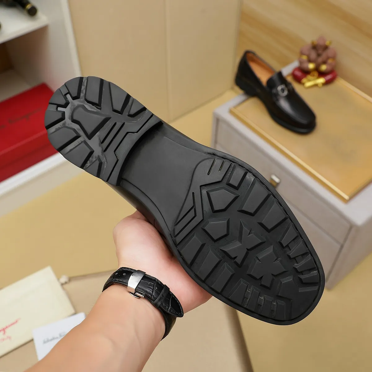 Men's shoes 250 Ferragamo [Ferragamo] top imported suit men's shoes 💯Original copy of the official website, product materials: selected imported embossed calfskin + luxury hardware buckle accessories ~ imported water-dyed cow 🐂 leather lining. Strong three-dimensional visual effect, original combination outsole, multiple colors available😘 Size: 39-44 (38.45.46. Customized)